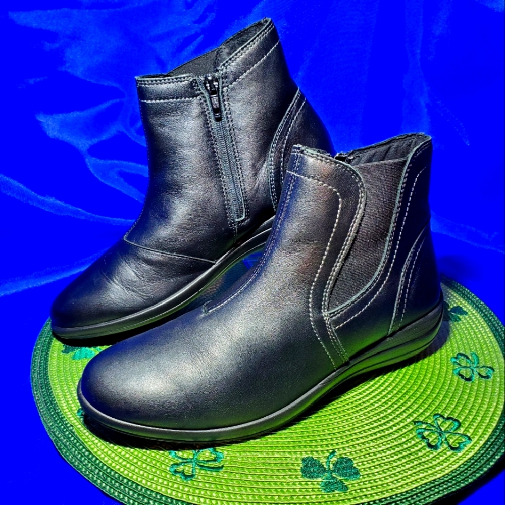 Imac italian made side zip Leather Chelsea ankle boot Women's size 8 US Black